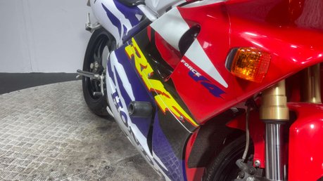 Honda RVF 2000 LATE REGISTERED GENUINE 8K CLASSIC 400CC SUPER SPORT 8