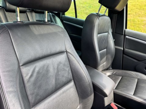 Volkswagen Tiguan 2.0 Tiguan R-Line TDI BlueMotion Technology 4Motion 4WD 5dr 8