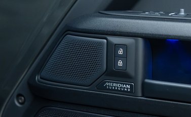 Land Rover Defender 110 OCTA EDITION ONE 34