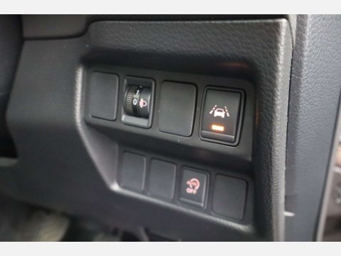Nissan Qashqai 1.3 Qashqai N-Connecta DiG-T 5dr 29