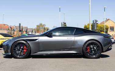 Aston Martin DB12 V8 3