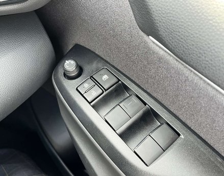 Toyota Yaris ICON HEV CVT 60