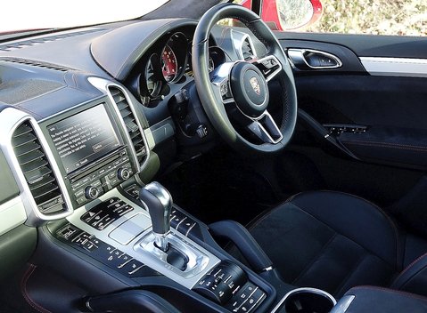 Porsche Cayenne GTS 8