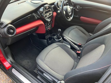 Mini Hatch COOPER D 8