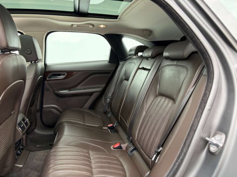 Jaguar F-Pace 2.0 F-PACE Portfolio AWD i Auto 4WD 5dr 63