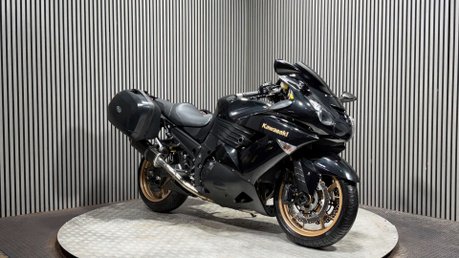 Kawasaki ZZR1400 2010 ONLY 30K STUNNING BIKE PANNIERS LONG MOT WARRANTY 1400CC 2