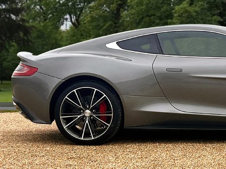 Aston Martin Vanquish V12 11