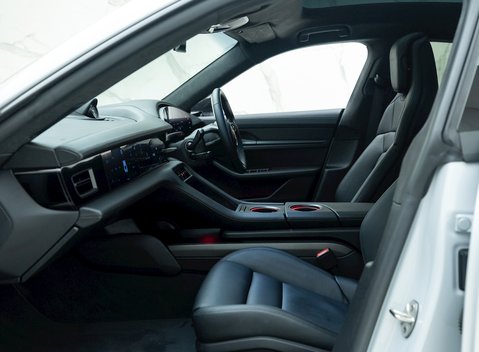 Porsche Taycan Turbo S 14