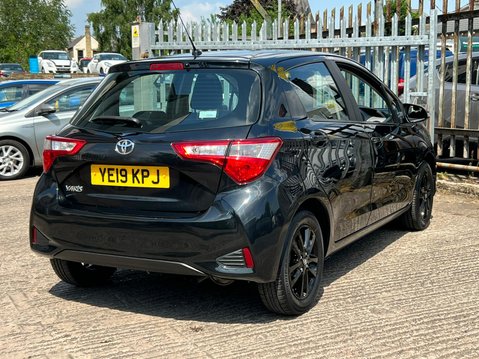 Toyota Yaris VVT-I ACTIVE 11