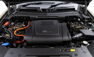 Land Rover Defender 110 X P400e 28