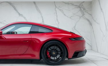 Porsche 911 Carrera 4 GTS (992) 36
