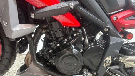 Triumph Street Triple R 2014 ONLY 15K NEW MOT ARROW EXHAUST VERY CLEAN NAKED 21