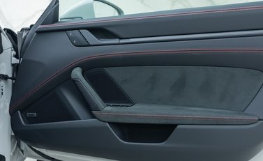 Porsche 911 Carrera 4 GTS (992) 24