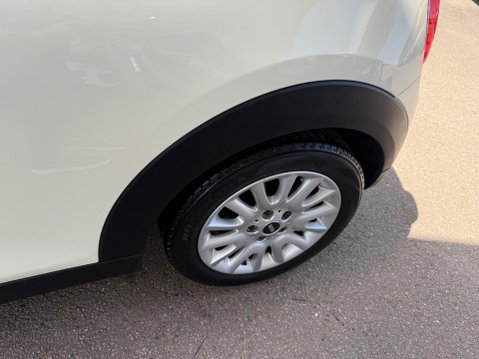 Mini Hatch 1.5 Cooper Euro 6 (s/s) 3dr 28