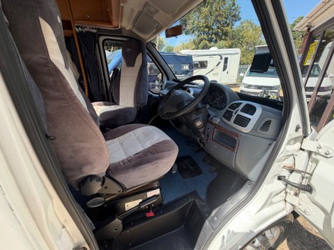Laika Evovip R718 FIXED BED 4 BERTH LOW PROFILE COACH BUILT MOTORHOME 10