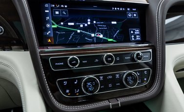 Bentley Bentayga V8 First Edition LHD 31