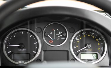 Land Rover Defender 110 Heritage Station Wagon 16