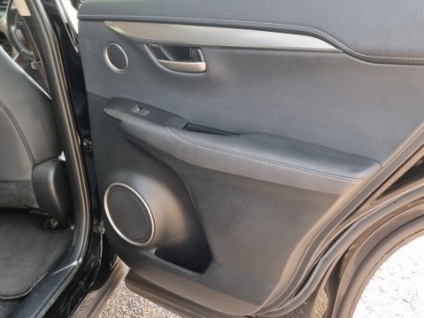 Lexus NX 300H SPORT 29