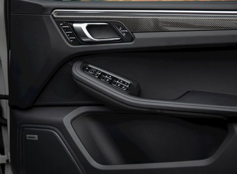 Porsche Macan Turbo 23