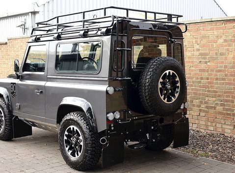 Land Rover 90 Adventure 9