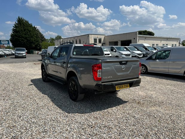Nissan Navara N-Guard | Auto | 2.3 LT | Dbl Cab | Nav | Sensors | Cam | EURO 6 | NO VAT 8