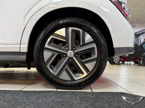 Hyundai KONA 64kWh Premium Auto 5dr (10.5kW Charger) 65