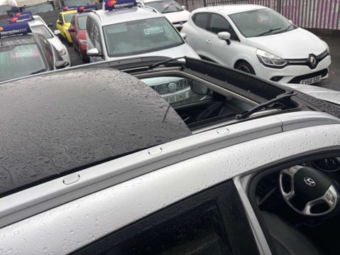 Hyundai ix35 1.7 ix35 Premium 2WD CRDI 5dr 18