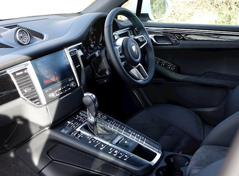 Porsche Macan GTS 11