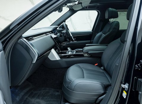 Land Rover Range Rover P530 Autobiography LWB 18