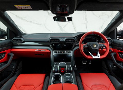 Lamborghini Urus 16