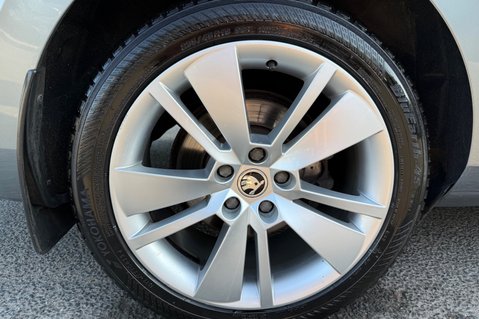 Skoda Superb SE L TSI DSG - FULL SKODA SERVICE HISTORY 60