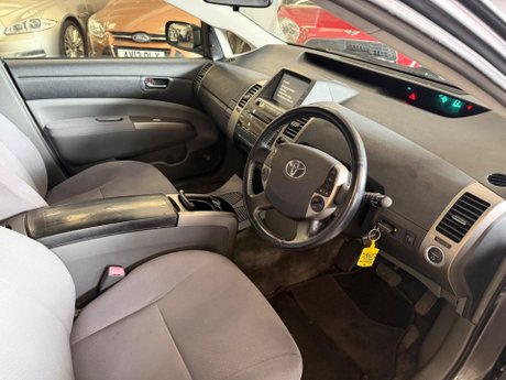 Toyota Prius 1.5 T Spirit CVT 5dr 9