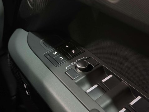 Land Rover Defender 3.0 D300 MHEV X-Dynamic HSE SUV 5dr Diesel Auto 4WD Euro 6 (s/s) (300 ps) 58