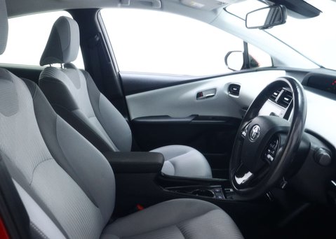 Toyota Prius 1.8 VVT 8.8kWh Business Edition Plus Hatchback 5dr Petrol Plug-in Hybrid CV 44