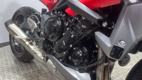 Triumph Street Triple R 2014 ONLY 15K NEW MOT ARROW EXHAUST VERY CLEAN NAKED 29
