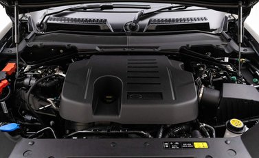 Land Rover Defender X 28