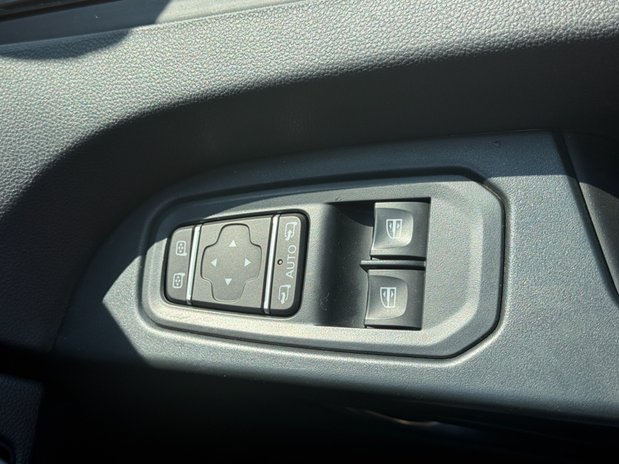Renault Trafic Crew Cab AUTO LWB L2H1 Sport LI30 A/C Alloys Nav Sensors Tow Bar EURO 6 27