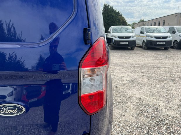 Ford Transit Courier SWB L1H1 Low Roof Sport Air Con Alloys Sensors Cam EURO 6 NO VAT 21