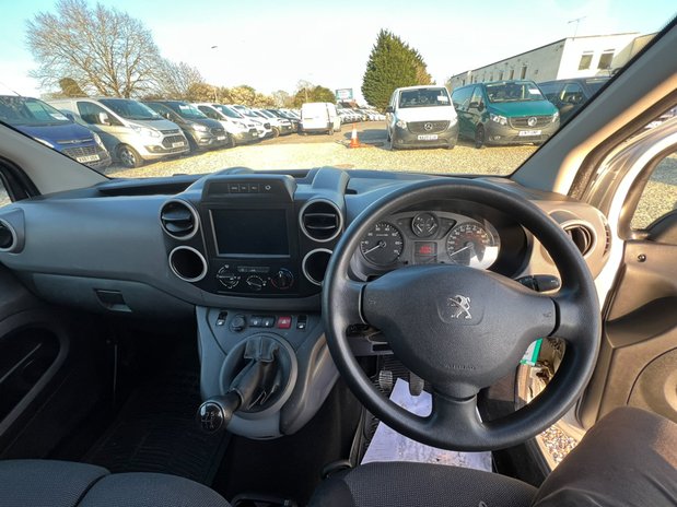 Peugeot Partner SWB L1H1 (SOLD) Low Roof Professional Air Con Nav Sensors EURO 6 NO VAT 42