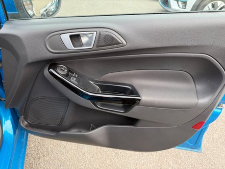 Ford Fiesta TITANIUM 23