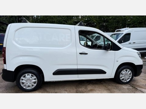 Vauxhall Combo 1.5 Turbo D 2000 Dynamic Panel Van 4dr Diesel Manual L1 H1 Euro 6 (100 ps) 8