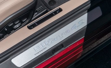 Porsche 911 (992) Targa 4S Heritage Design Edition 24