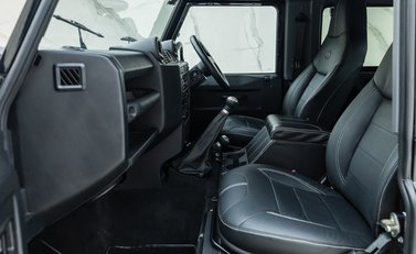 Land Rover Defender 90 XS 15