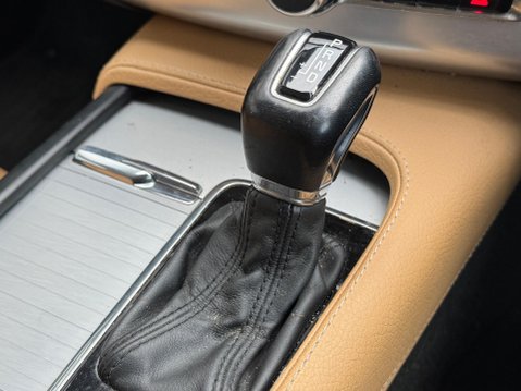 Volvo XC90 2.0 D5 Momentum Geartronic 4WD Euro 6 (s/s) 5dr 27