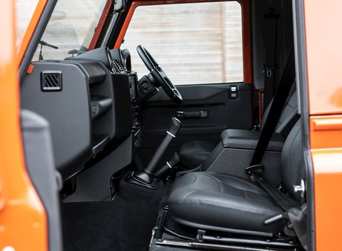 Land Rover Defender 90 Adventure 14