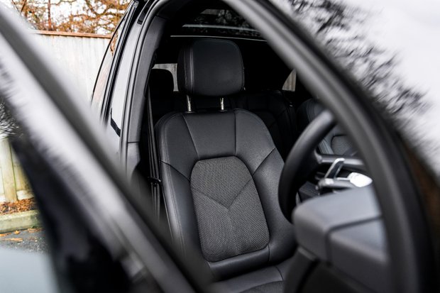Porsche Macan S PDK. PANO ROOF. BOSE SOUND SYSTEM. HEATED FRONT SEATS. REVERSING CAMERA. 2