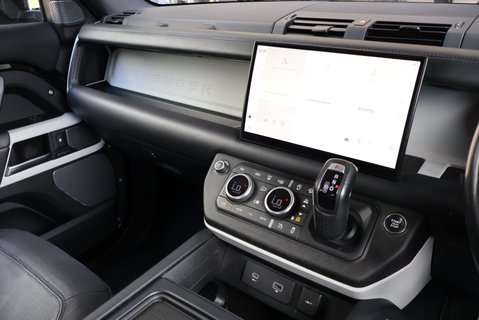 Land Rover Defender 110 D300 HARD TOP X-DYNAMIC HSE MHEV URBAN WIDE TRACK EDTION REAR SEATS FITTED 21