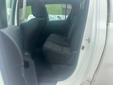 Toyota Hilux ACTIVE 4WD D-4D DCB 10