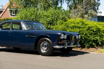 Aston Martin Lagonda Rapide Sports Saloon Manual 8