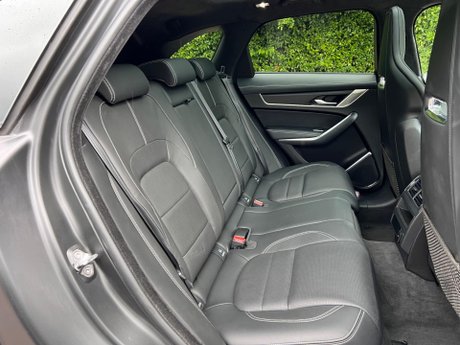 Jaguar F-Pace 2.0 D200 MHEV R-Dynamic HSE Black Auto AWD Euro 6 (s/s) 5dr 32